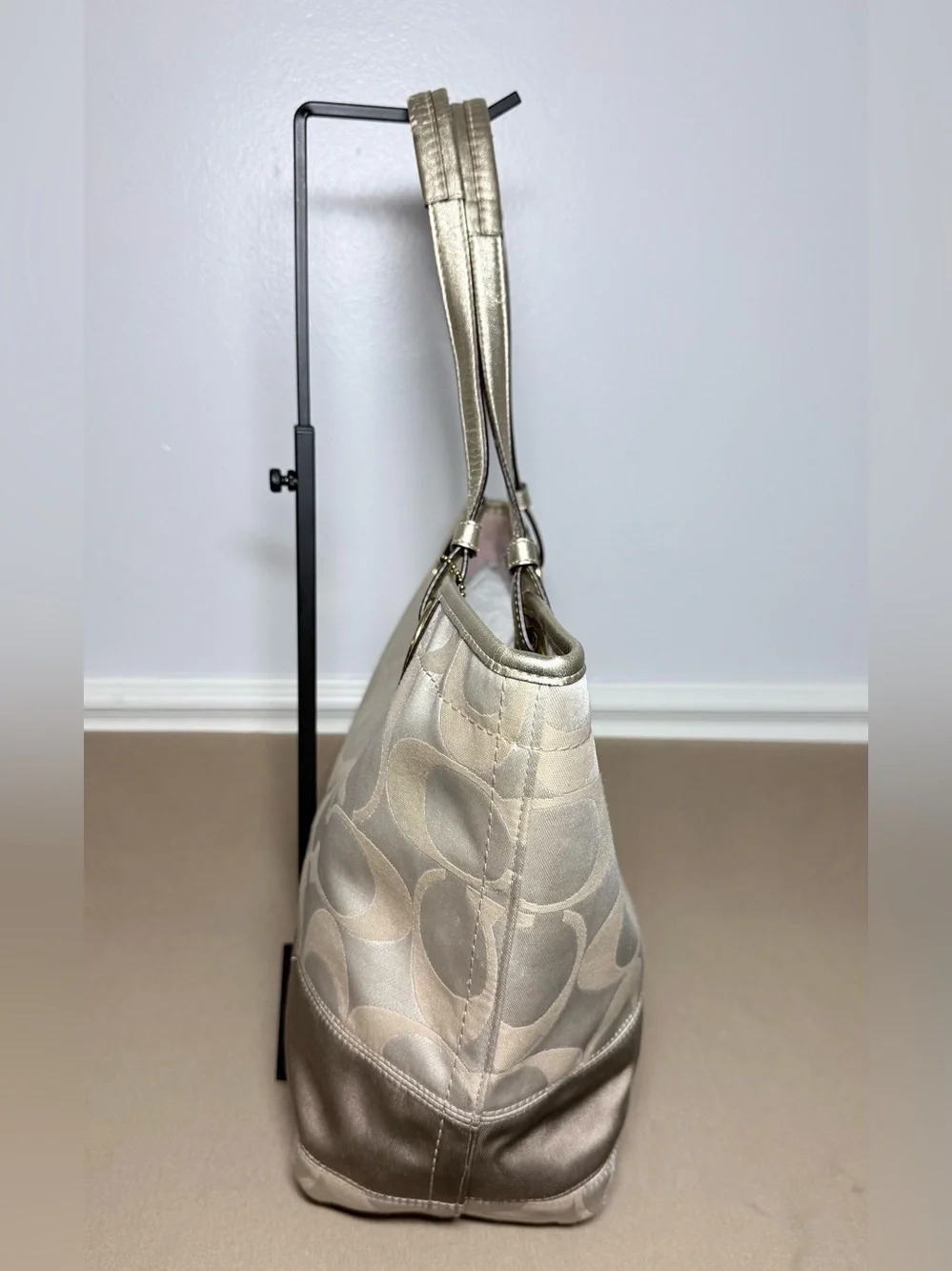 ✨ Coach Signature C Jacquard Tote - Beige & Metallic Gold ✨